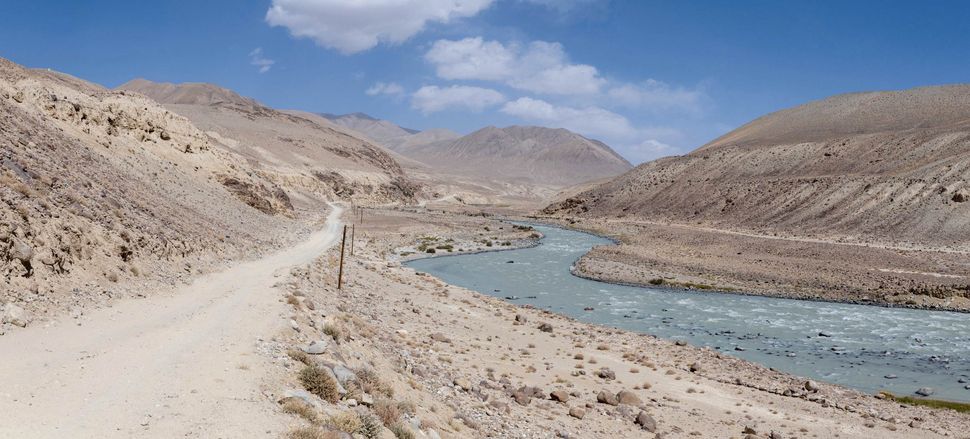 Narrow Afghan border