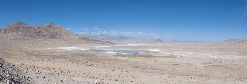 Desert lake near Bulunkul