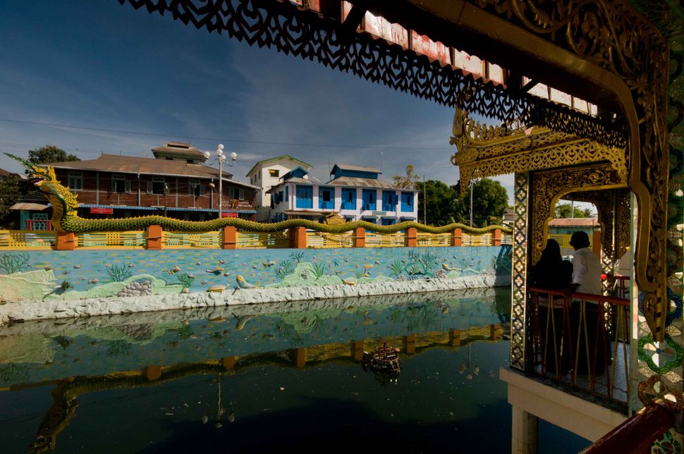 Inside Botahtaung Pagoda 4
