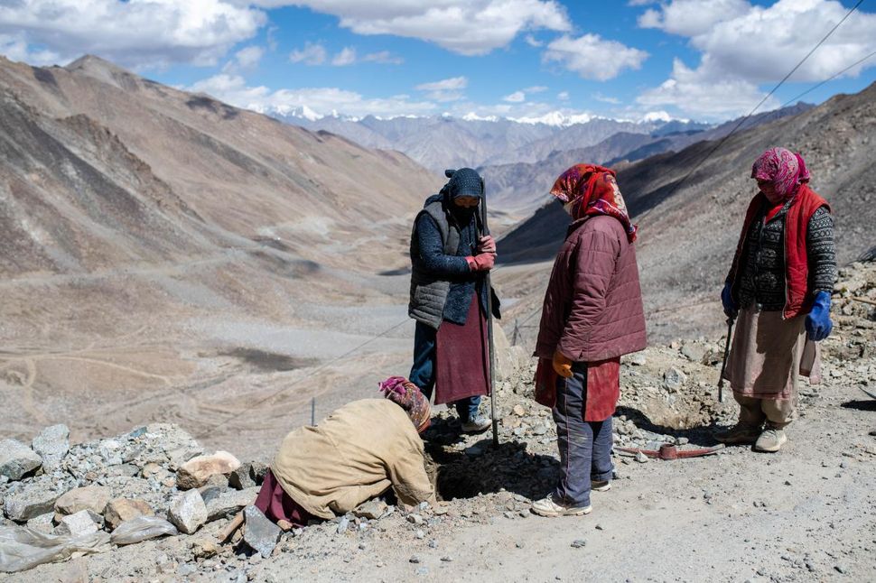 Road workers of Ladakh